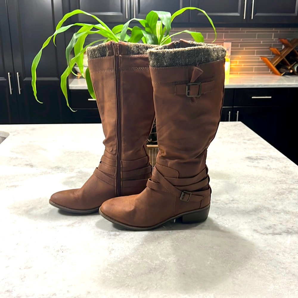 Calf high brown boots with wool top